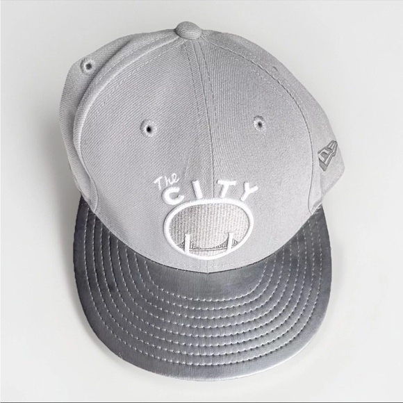 New Era Golden State Warriors Men’s Fitted Hat Sz 7 1/2 Silver Gray NBA EUC - Picture 1 of 5